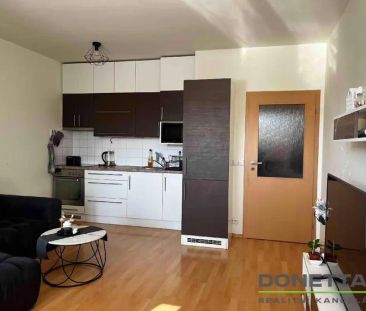 Pronájem prostorného bytu 1+kk/balkón - novostavba HK, Třebeš - Fotografie 4
