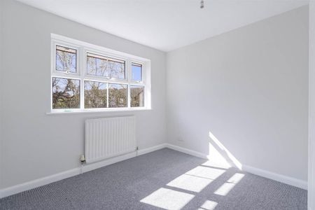 4 bedroom detached house to rent - Photo 3