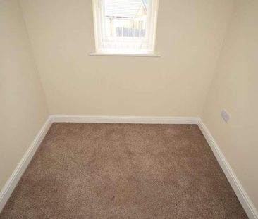 St James Gardens, Barrow-in-furness, Cumbria, LA14 - Photo 3