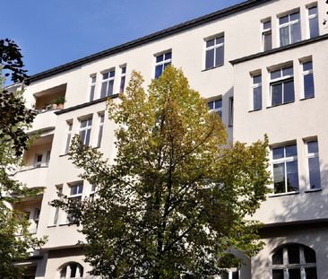 Zeitlose Klasse: Großzügiger 3-Zimmer-Altbau-Traum nahe dem Kurfürs... - Photo 2