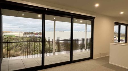 Modern Living: Brand New 2-Storey Apartment - Photo 2