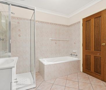 Modern 3-Bedroom Townhouse Close to University and CBD - Photo 4