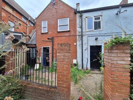 London Street, Chertsey KT16 - Photo 4