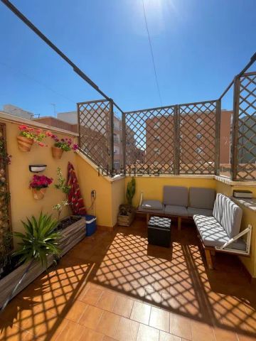 Alquiler de ático en Calle la Vega, 23 - Photo 3