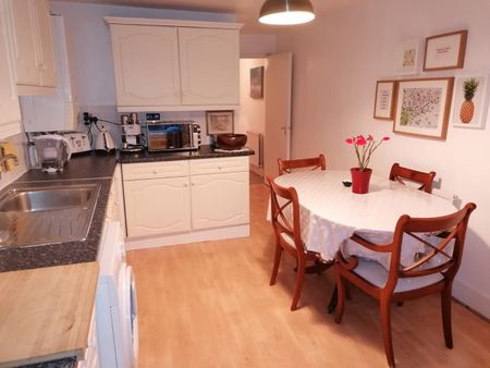 2 Bed Flat, Chetwode Road, SW17 - Photo 4