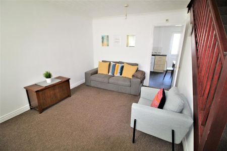 2 bedroom semi-detached house to rent - Photo 3