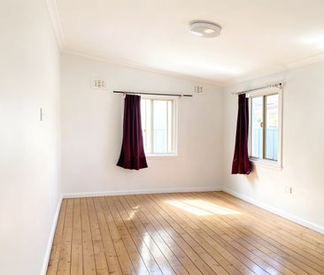 Stylishly Renovated Family Residence in a Prime Location - Photo 1