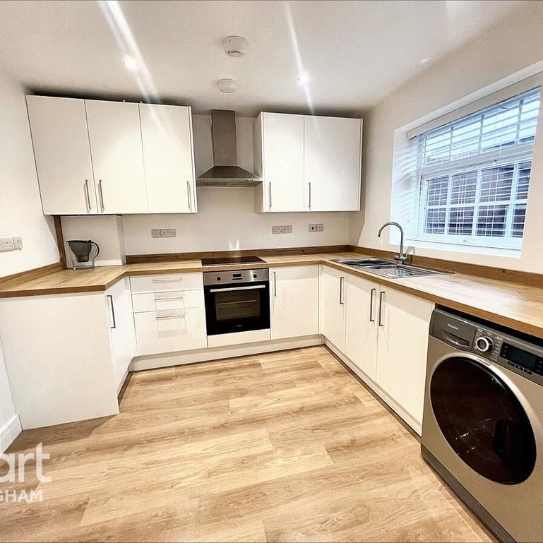 2 bedroom semi-detached bungalow to rent - Photo 1