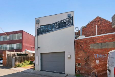 Private Residence, Immaculate Location! - Photo 4