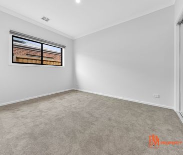 Stunning Family Home with Multiple Ensuites in Prime Tarneit Location! - Photo 3
