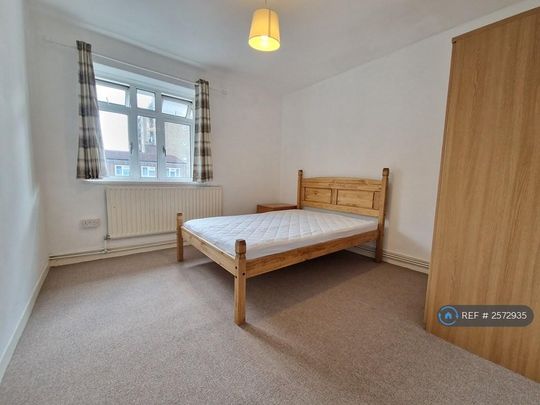 3 bedroom flat to rent - Photo 1