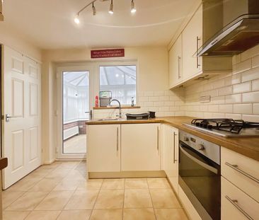 2 bedroom Mid Terraced House to let - Photo 6