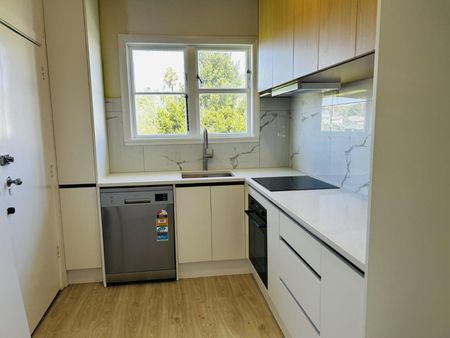 Cute Home in the Bays - Photo 5