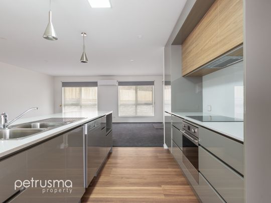 2 / 10 Camrise Drive - Photo 1
