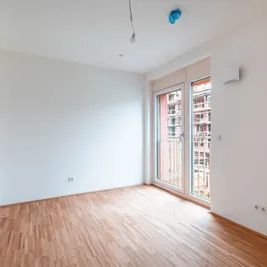Exklusives Wohnen: Geräumige 2-Zimmer Wohnung mit großzügigem Balkon mitten im Dritten - Photo 3