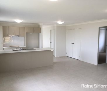 MODERN & SPACIOUS FAMILY HOME - Photo 4