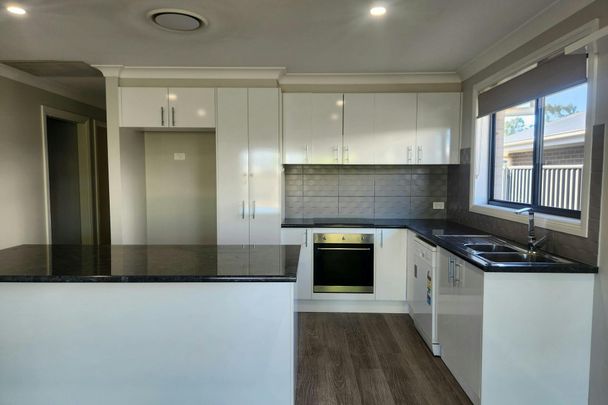 Beautiful 4-Bedroom Family Home with Outdoor Entertaining Area in a Great Neighbourhood! - Photo 1