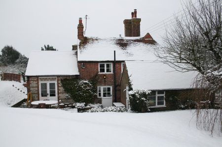 3 bedroom character property to rent - Photo 4