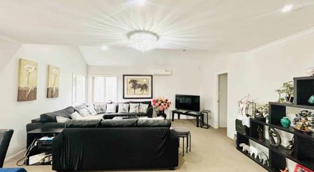 5-Bedroom, 4-Bathroom Family Home in Prime Loc... - Photo 4