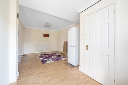 3 Bed Terraced House, Studley Drive, IG4 - Photo 3