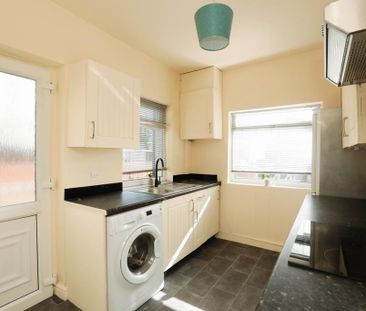 2 bedroom end of terrace house to rent - Photo 4