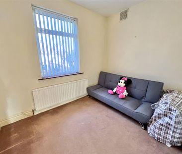 4 bedroom semi-detached house to rent - Photo 5