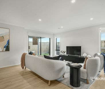 12 Pittsford Street, Manor Lakes VIC, Belconnen - Photo 6