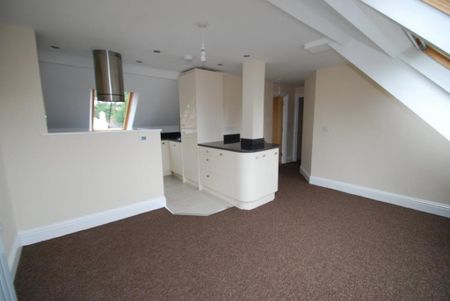 3 bedroom apartment to rent - Photo 2