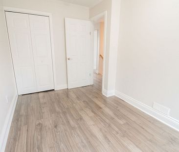 **SPACIOUS** 3 BEDROOM + DEN BACK UNIT IN WELLAND!! - Photo 4