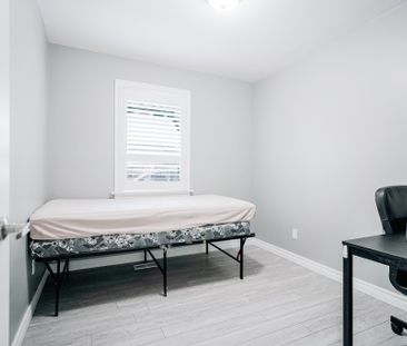 For Lease - 8 Chandler Drive, Toronto, Ontario - Photo 2