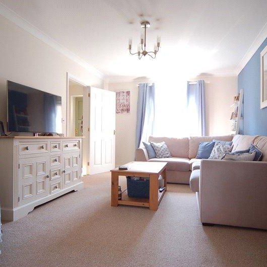 4 bedroom semi-detached house to rent - Photo 1