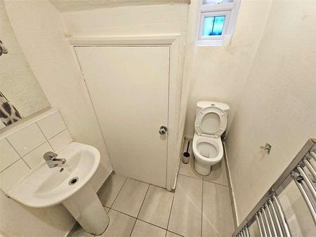 Steli Avenue, Canvey Island, Canvey Island, SS8 - Photo 2