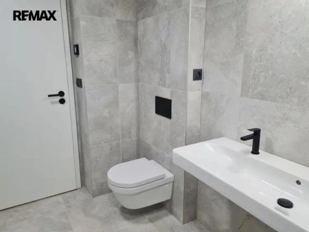 Pronájem ateliéru využitelného jako byt 1 + kk - Photo 5