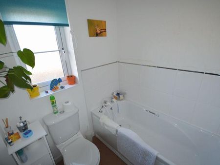 3 bedroom semi-detached house to rent - Photo 5