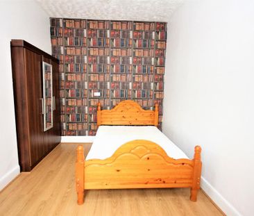 4 bedroom terraced house to rent - Photo 3