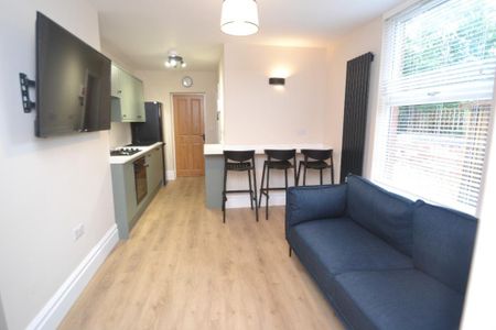 3 bedroom flat to rent - Photo 2