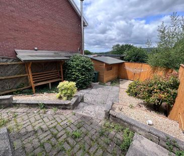 2 bedroom semi-detached bungalow to rent - Photo 3