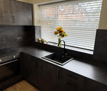 2 bedroom end of terrace house to rent - Photo 6