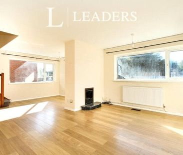 4 bedroom house to rent Como Place, Newcastle, ST5 - Photo 1