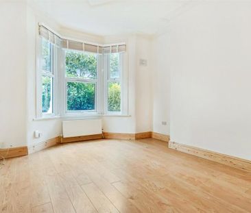 Room in a Shared House, East Road, E15 - Photo 6