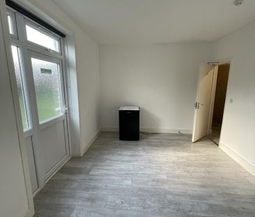 1 bedroom in a flat share to rent - Photo 5