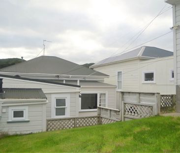 Island Bay House For Rent - Photo 4