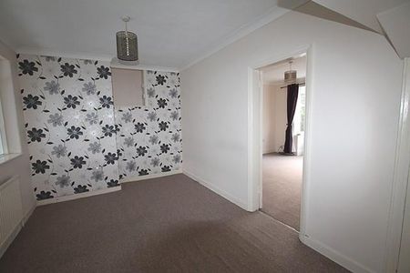 3 bedroom detached house to rent - Photo 4