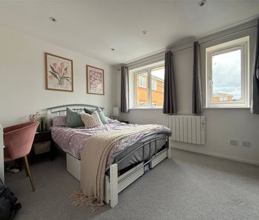 Ascot Court, Aldershot, Hampshire, GU11 - Photo 2