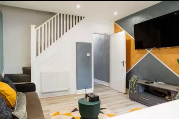 Ensuite rooms to Move in Instantly - - Photo 1