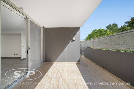 Luxury One Bedroom Apartment - Photo 3