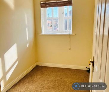 3 bedroom semi-detached house to rent - Photo 3