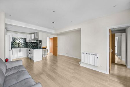 2 bedroom flat to rent - Photo 2