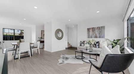 Charming Remuera 3BR & 2BTH Stand-alone Townhouse! - Photo 2