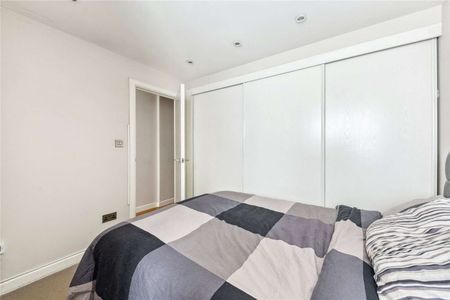 PETS FRIENDLY. MANAGED BY SAVILLS. A contemporary one bedroom flat close to Paddington station and Hyde Park - Photo 2